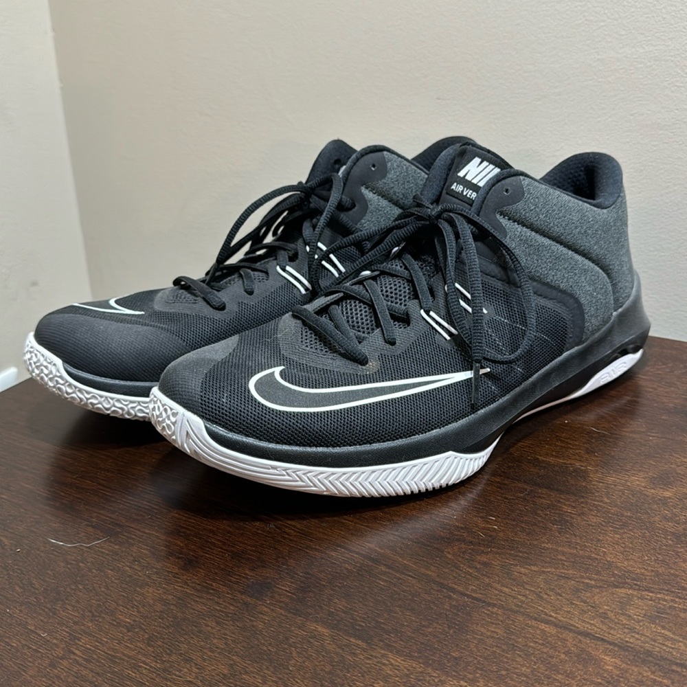Nike air versatile 2 men’s size 11.5